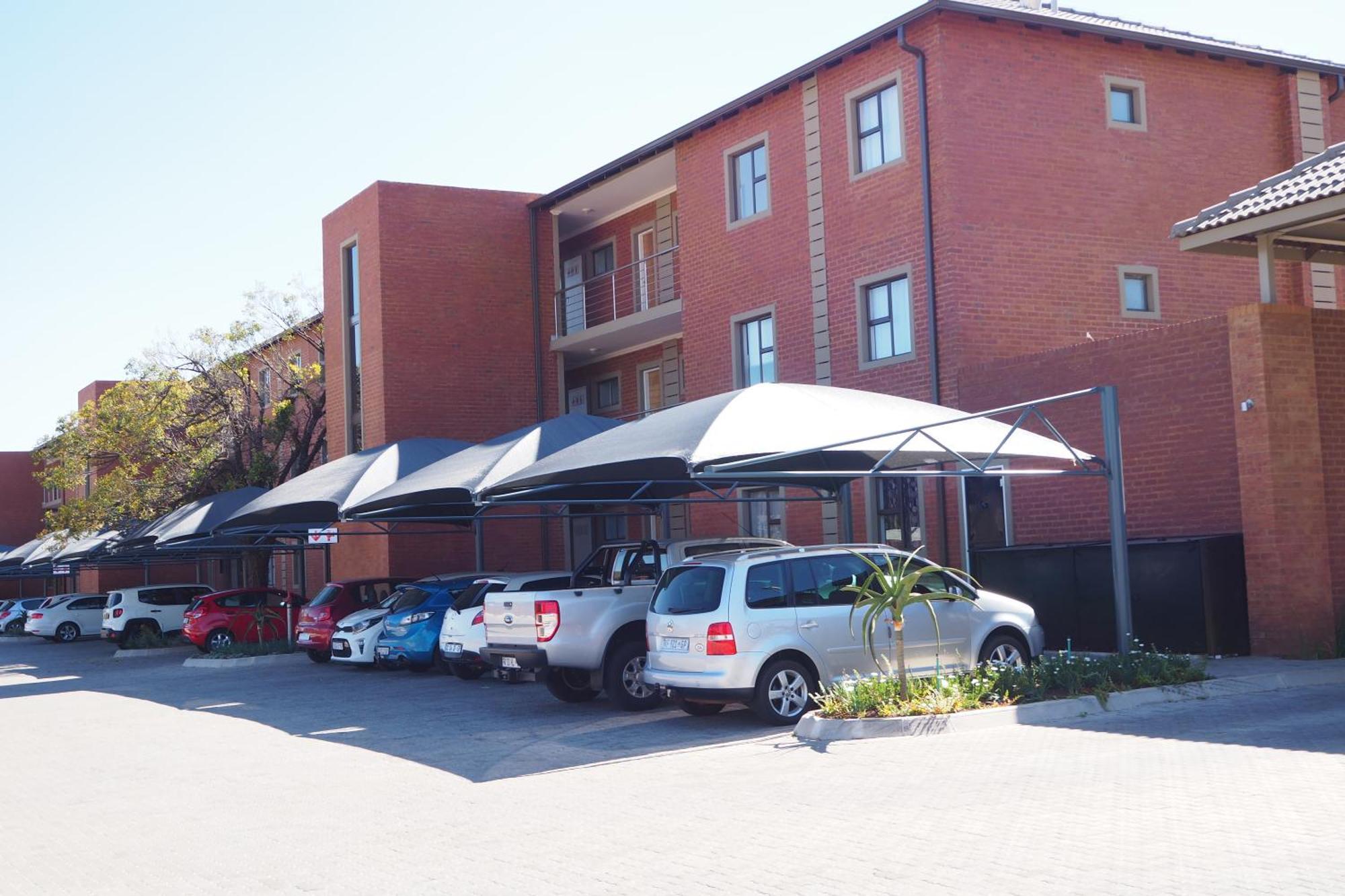 Or Tambo Self Catering Apartments, The Willows Boksburg Exterior photo